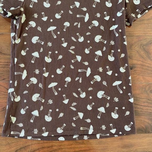No Boundaries Brown and Cream Mushroom Ribbed Short Sleeve Tee Shirt - Picture 4 of 6